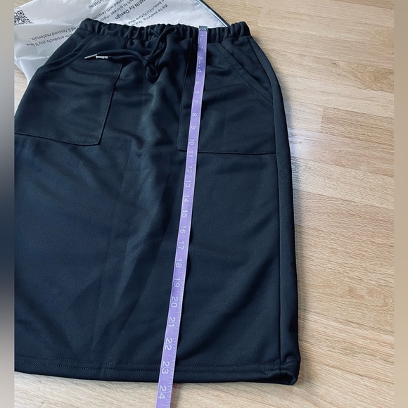 Black Mid-length Casual Black Skirt Size XS NEW - Picture 8 of 8